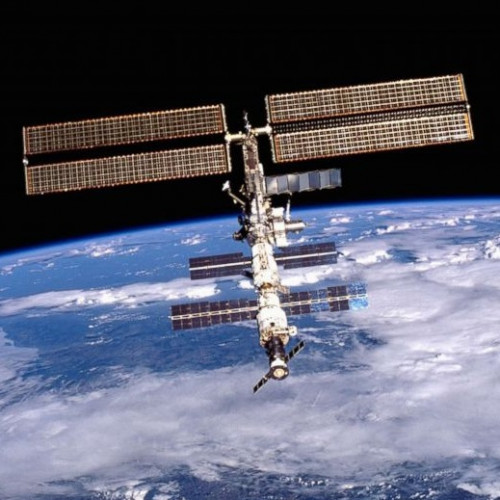 60004 THE INTERNATIONAL STATION IN THE SPACE【DHL SHIPPING】 | CRE |